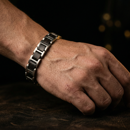 Elegancka męska bransoletka “SILVER WOOD” z drewna Walnut i srebrnej stali — nowoczesny luksus w minimalistycznym wydaniu